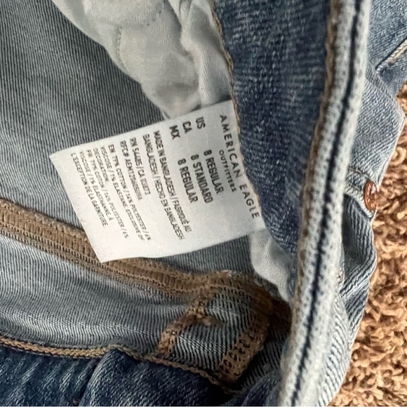 American Eagle Mid-wash Mom Jean - Picture 4 of 6